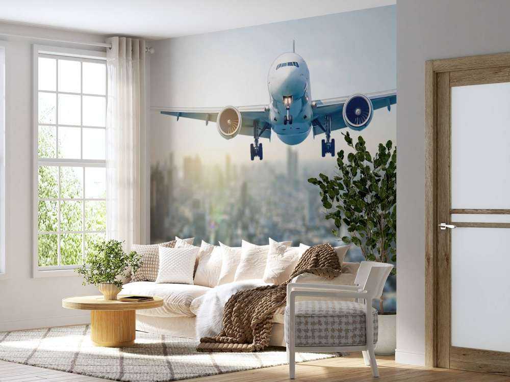 Absteigendes Flugzeug über einer Stadt
