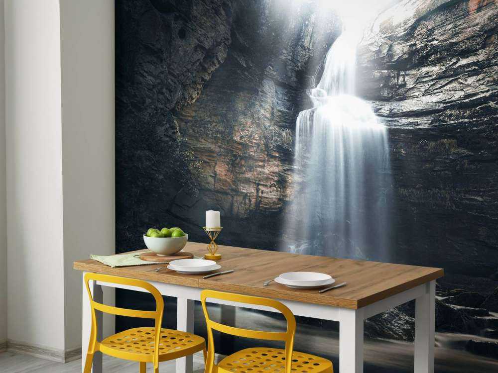 Höhle mit Wasserfall