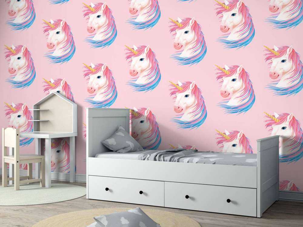 Weißes Einhorn mit goldenem Horn
