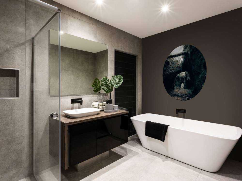 Alte Eisenminen, von der Natur zurückerobert