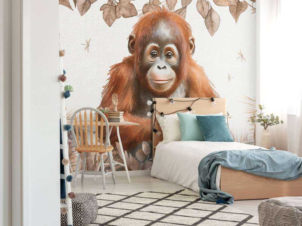 Junger Orang-Utan im Dschungel taupe