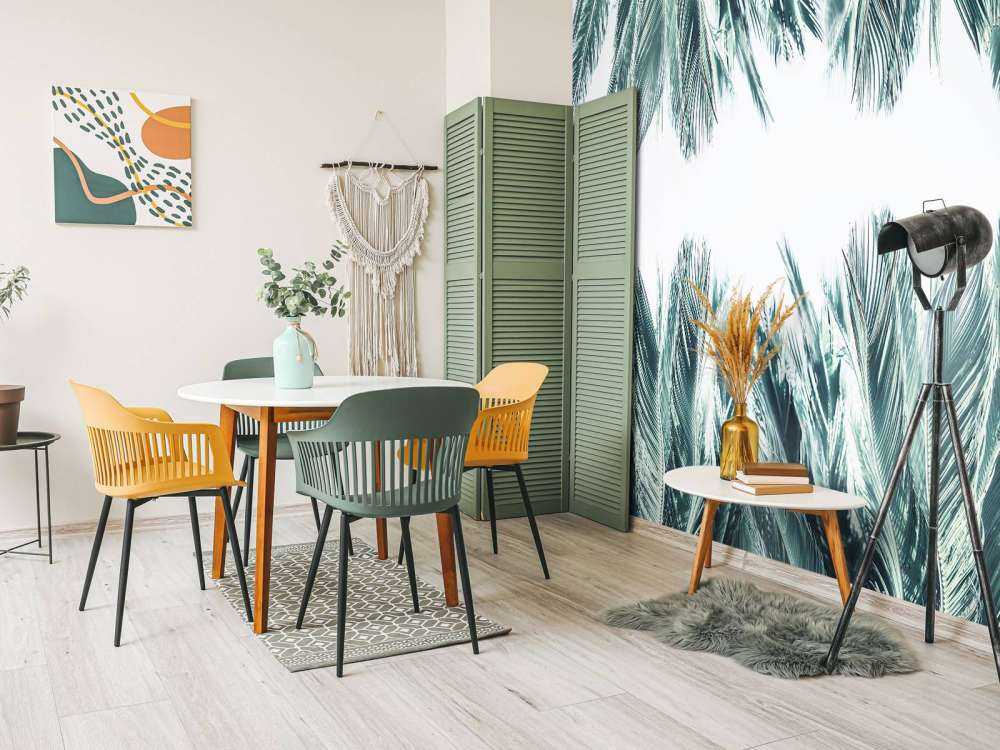 Palmenblätter auf weißem Hintergrund
