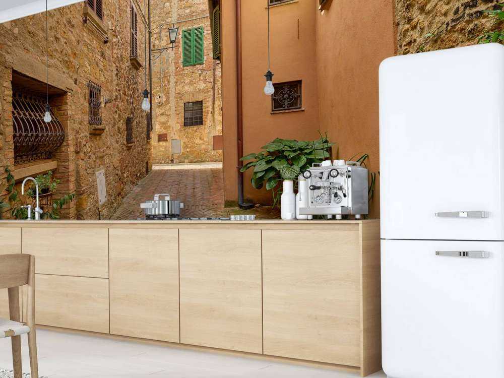 Straße mit Pflanzen und Blumen