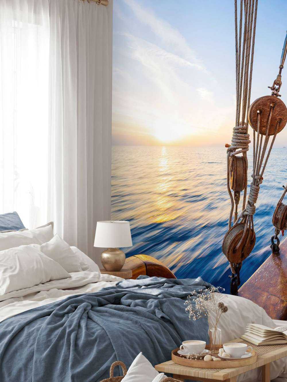 Segelboot bei Sonnenuntergang