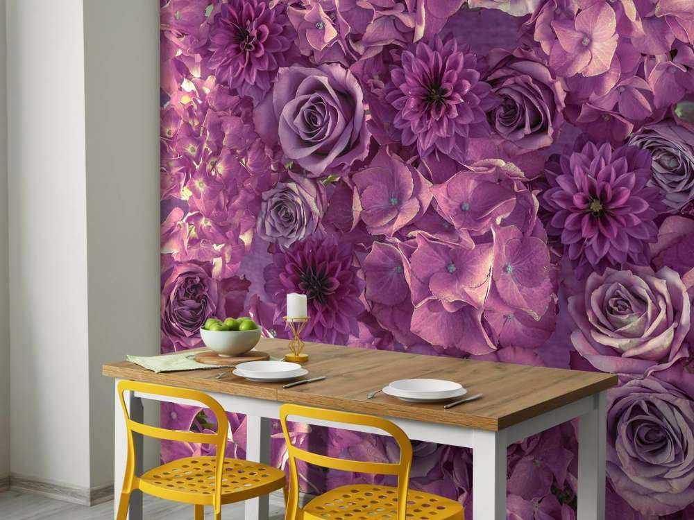 Lila Hortensien, Rosen und Dahlien