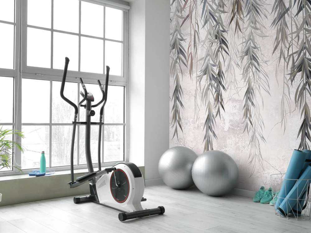 Hängende Äste über Beton