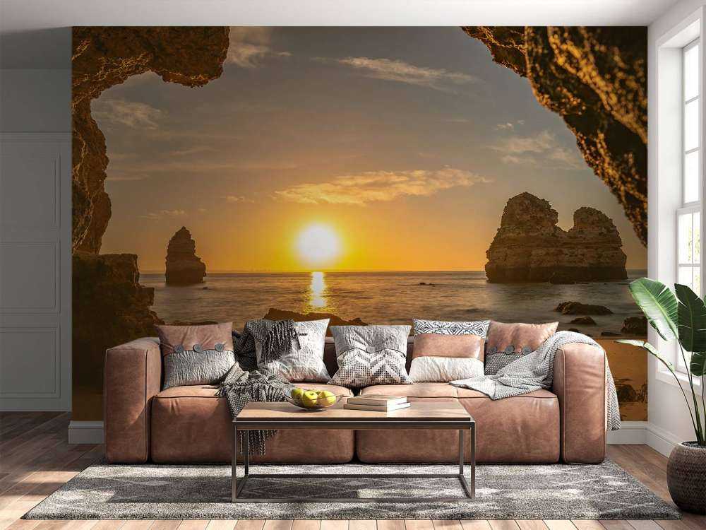 Sonnenaufgang aus einer Höhle