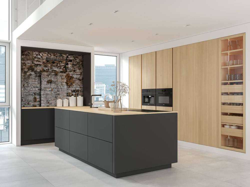 Begrünte Mauer im Herbst