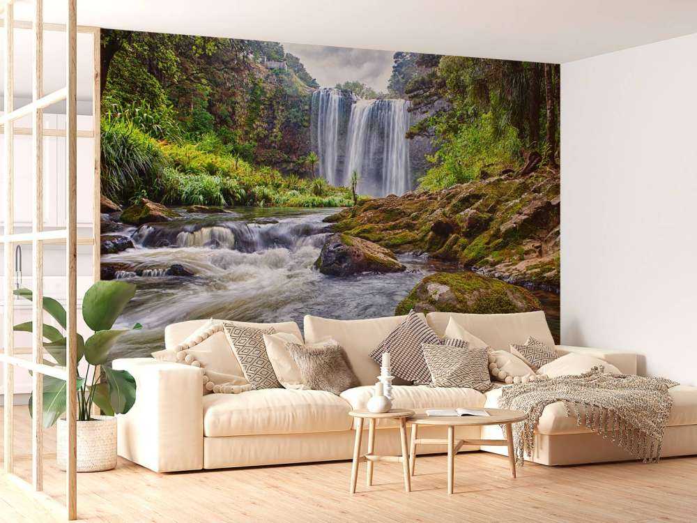 Wasserfall mit Steinen