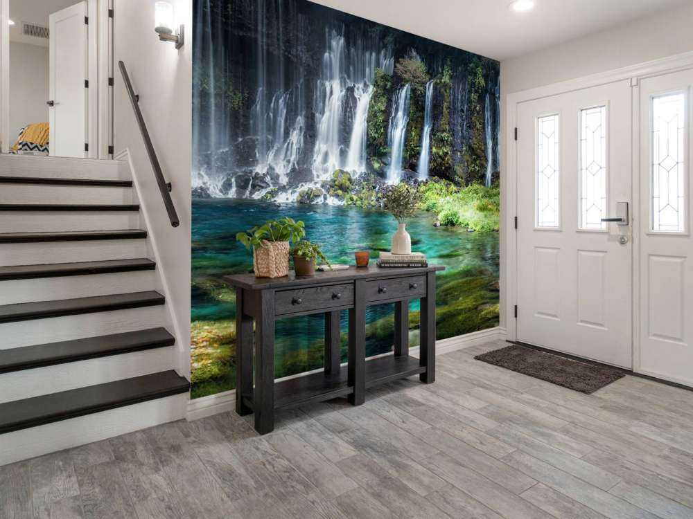 Wasserfallpanorama mit türkisblauem Wasser