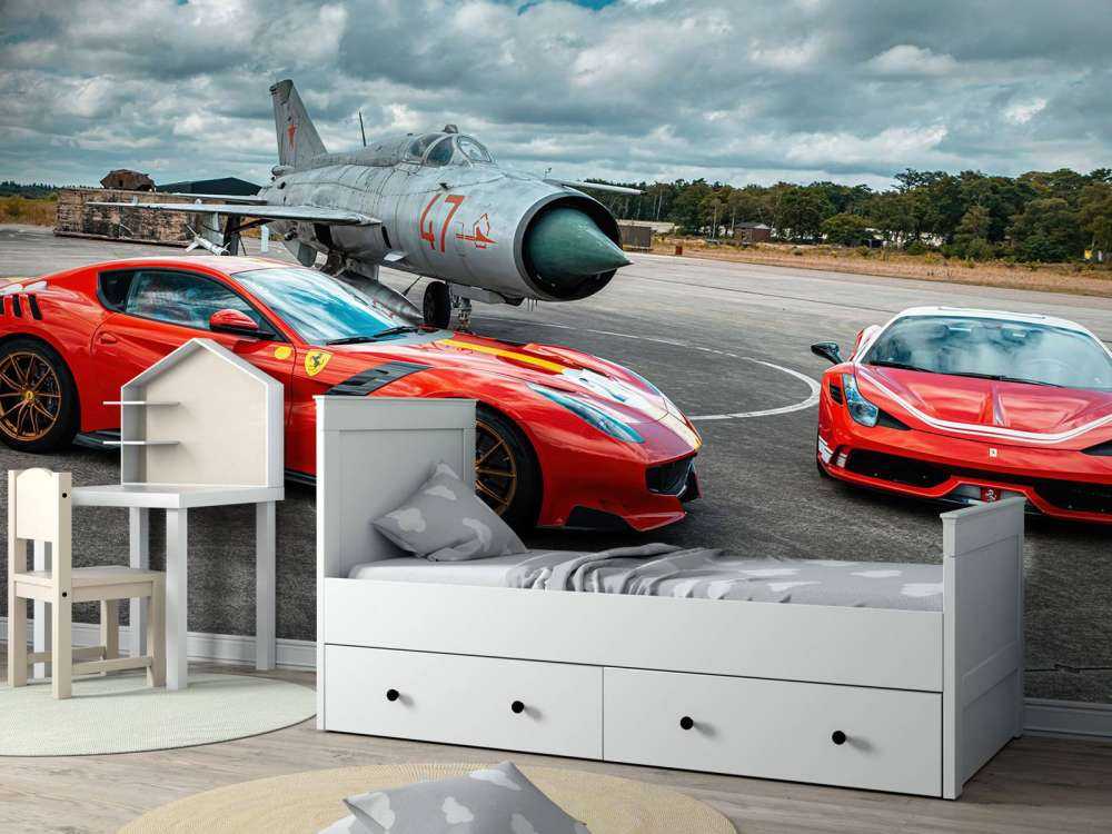 Exklusive Ferraris und Mig-21