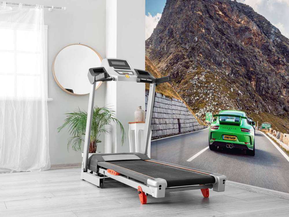 Bergpass mit Sportwagen