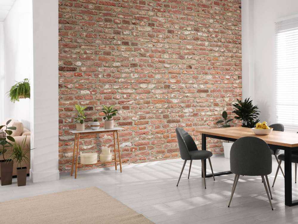 Mauer mit verschiedenfarbigen Ziegeln