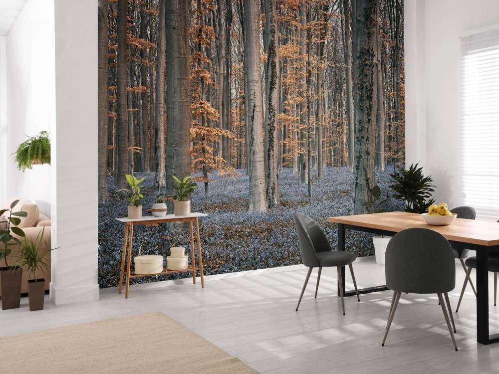 Wald mit pastellfarbenen Tönen