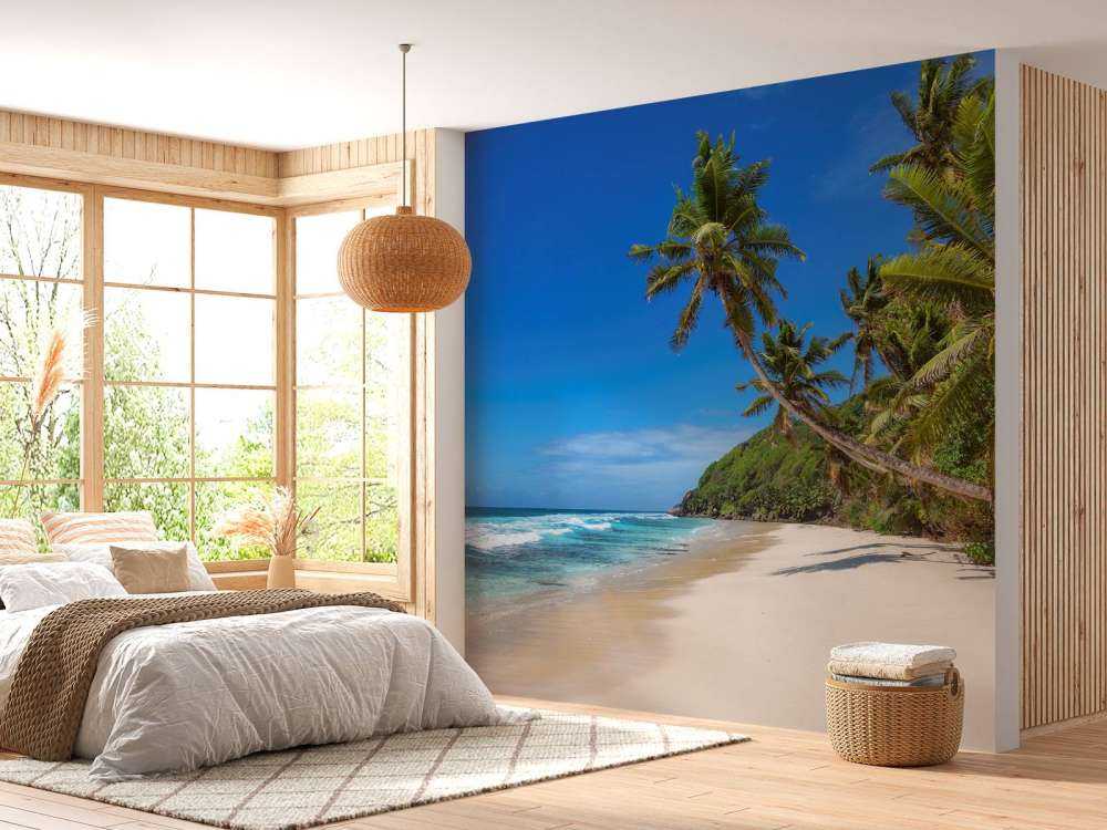 Sonniger breiter Strand