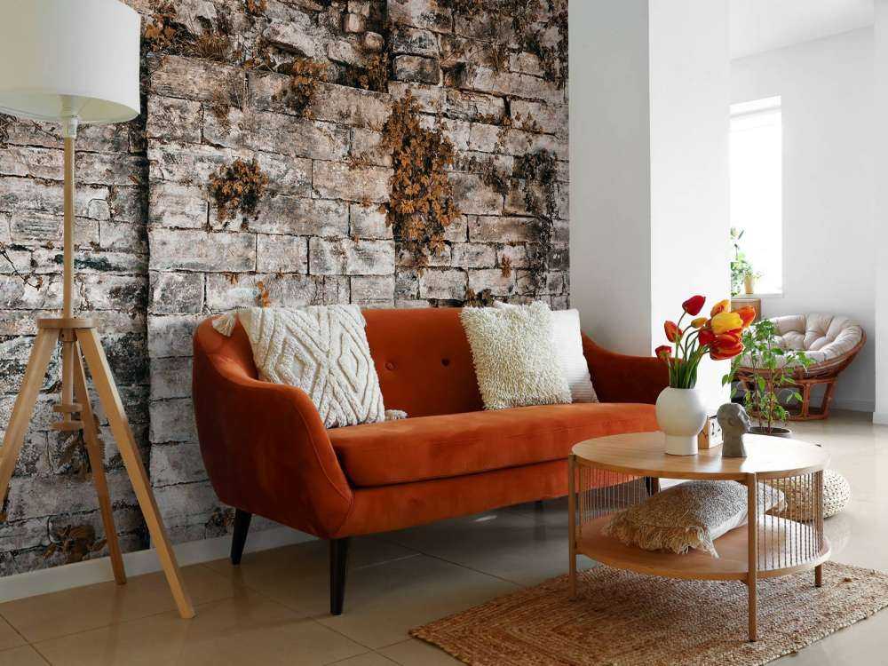 Begrünte Mauer im Herbst