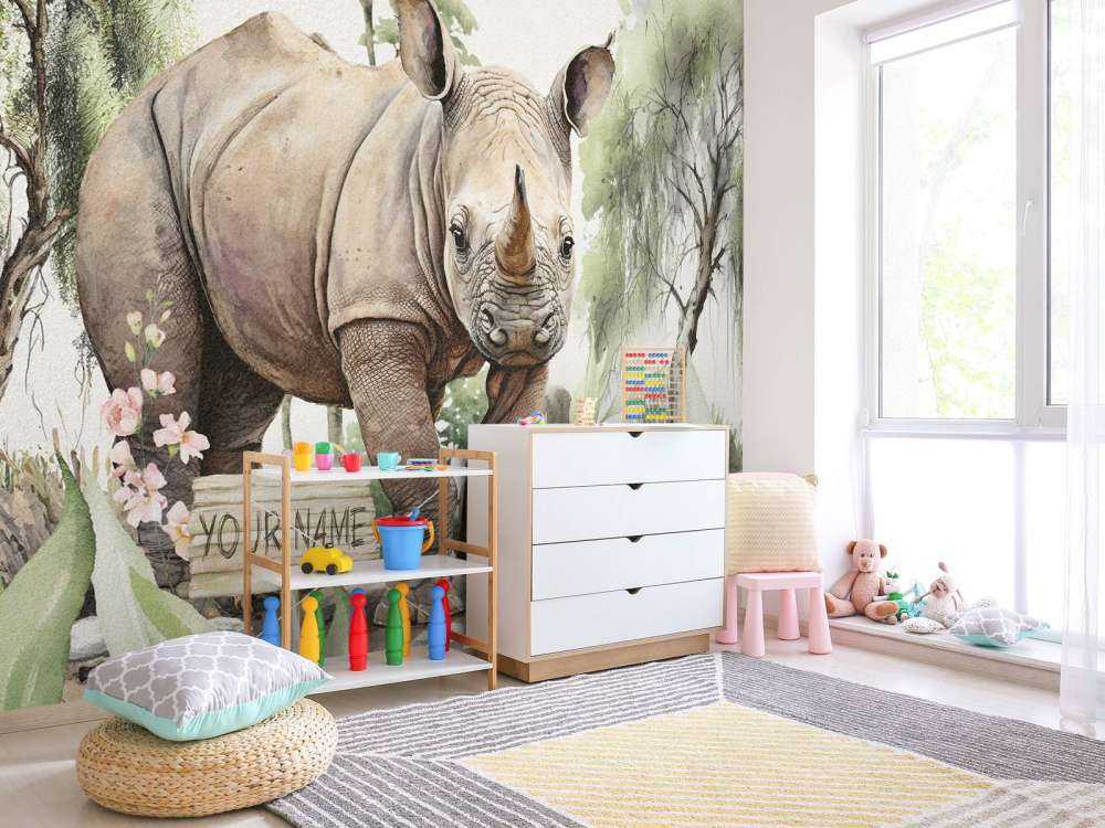 Nashornbaby in der Savanne