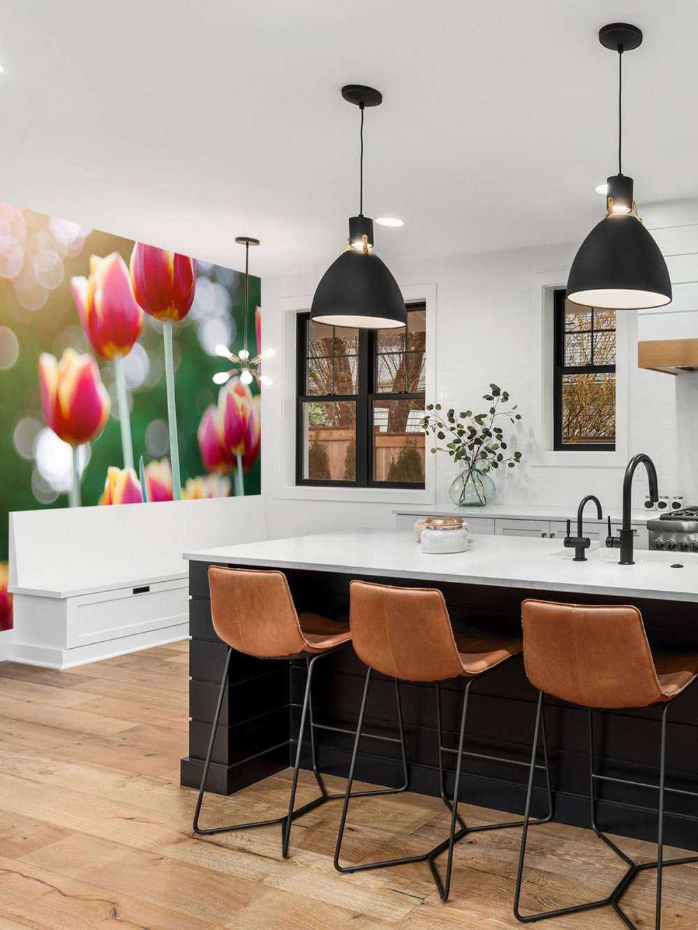 Rot mit gelben Tulpen