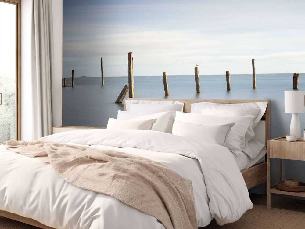 Alte Holzpfähle im Meer