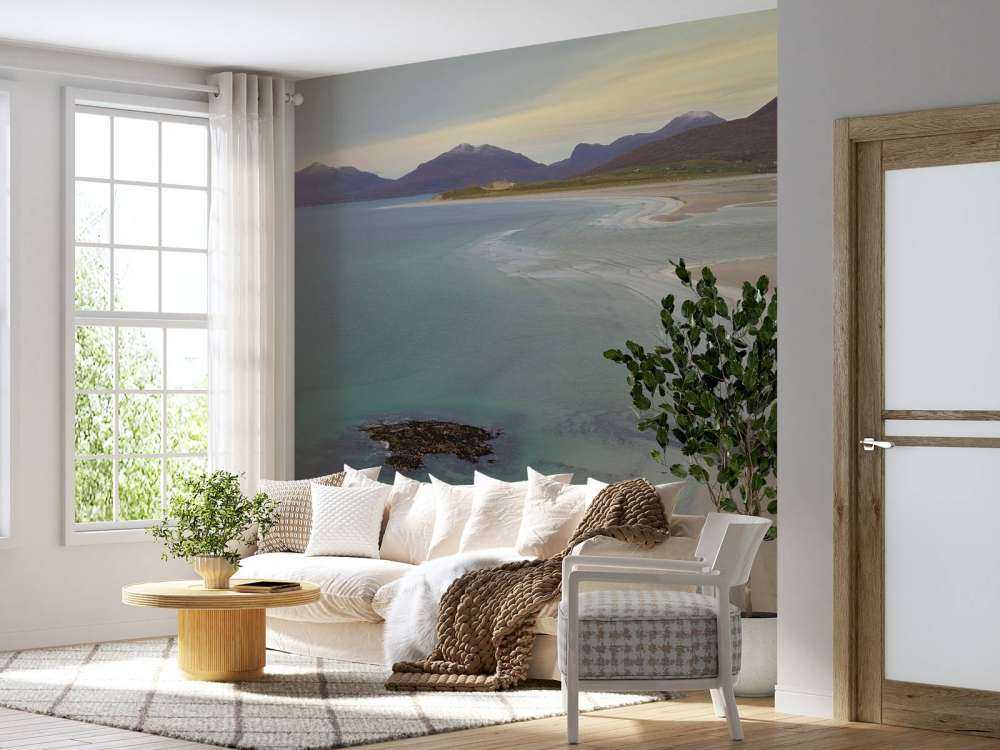 Meer und Berge entlang der Küstenlinie