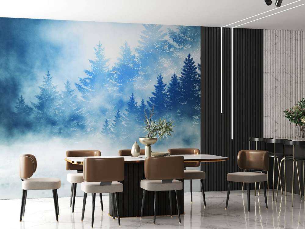 Dunkler Wald mit Schnee