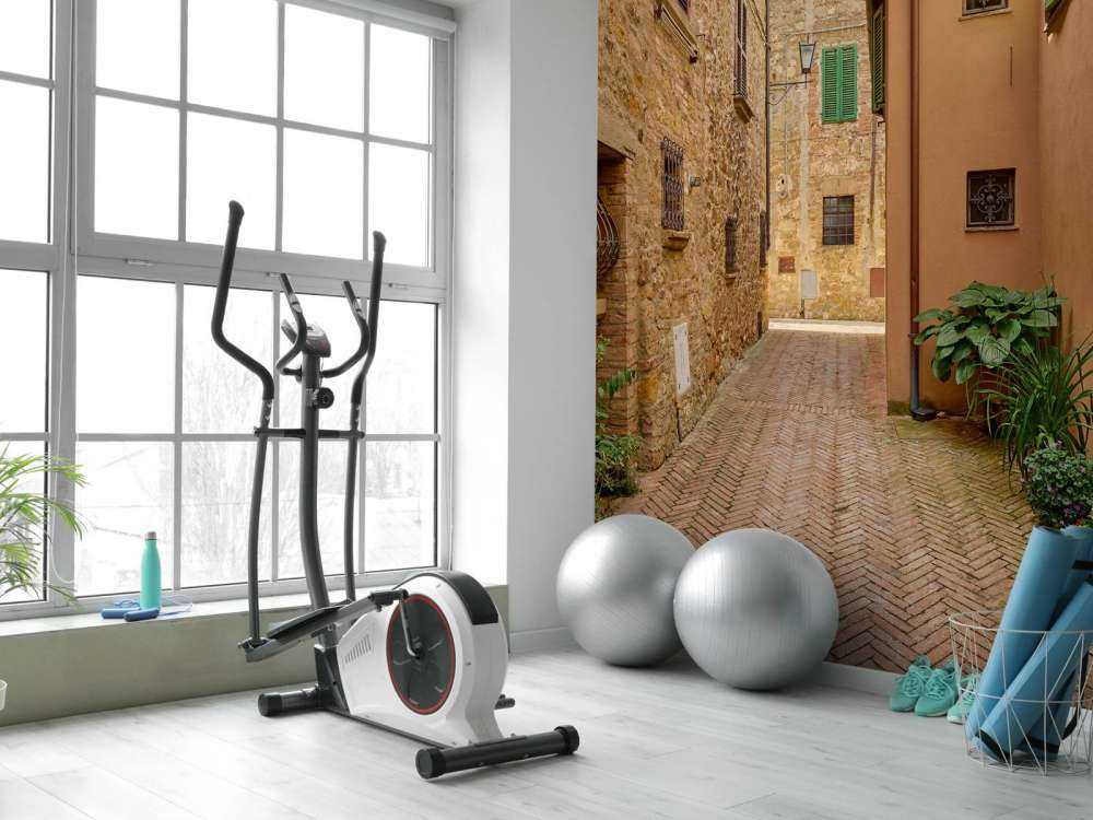 Straße mit Pflanzen und Blumen