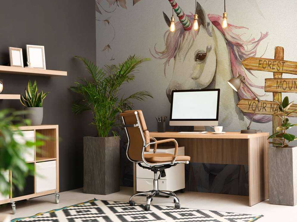 Baby Einhorn mit Pflanzen taupe
