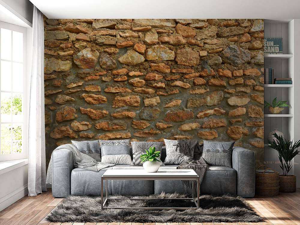 Große Wand mit Rohsteinen in verschiedenen Größen