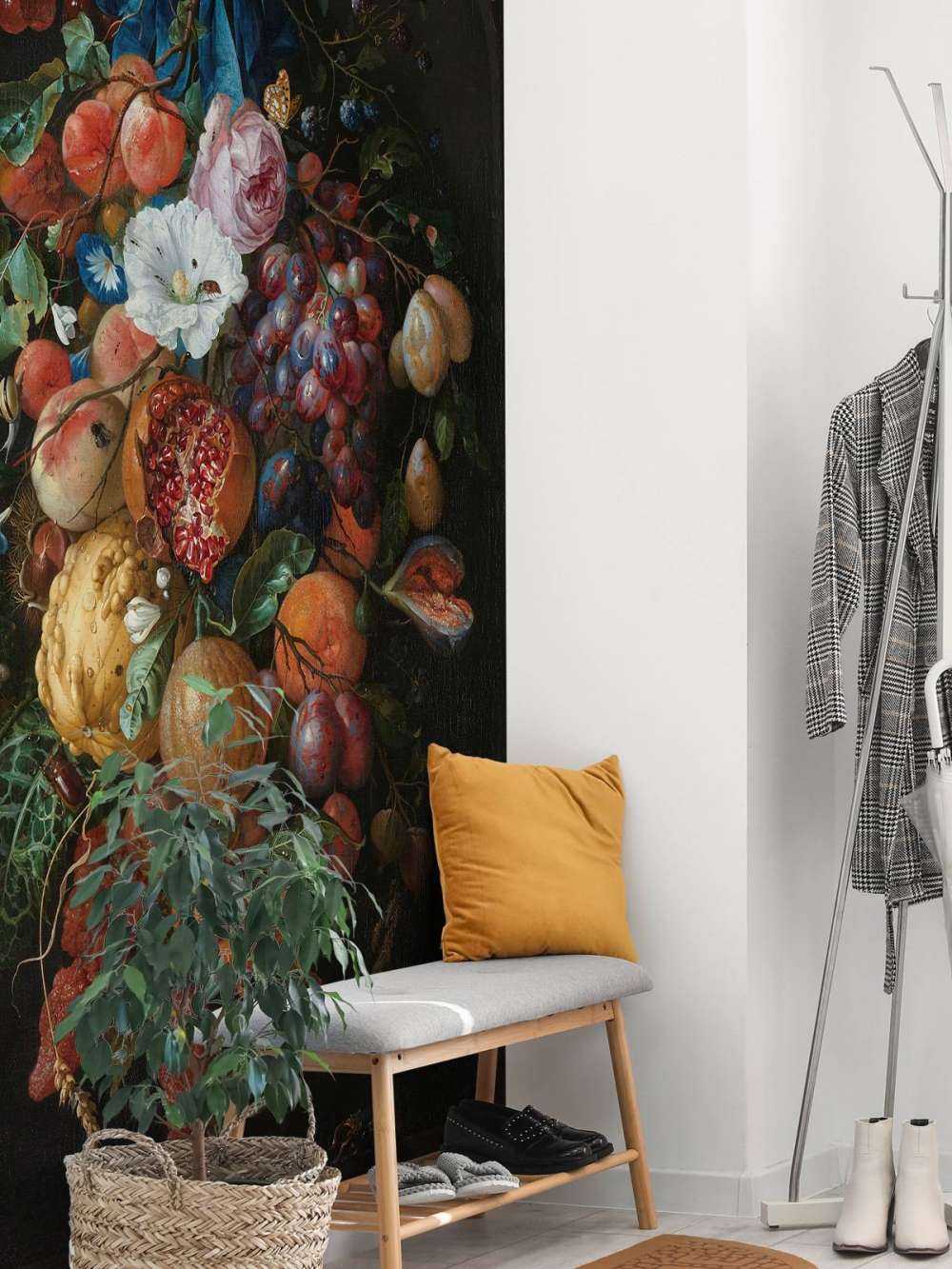 Girlande aus Obst und Blumen