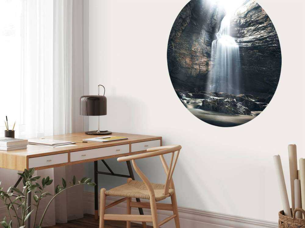 Höhle mit Wasserfall