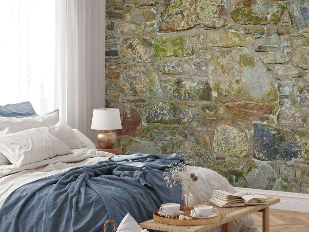 Alte Wand mit Moos