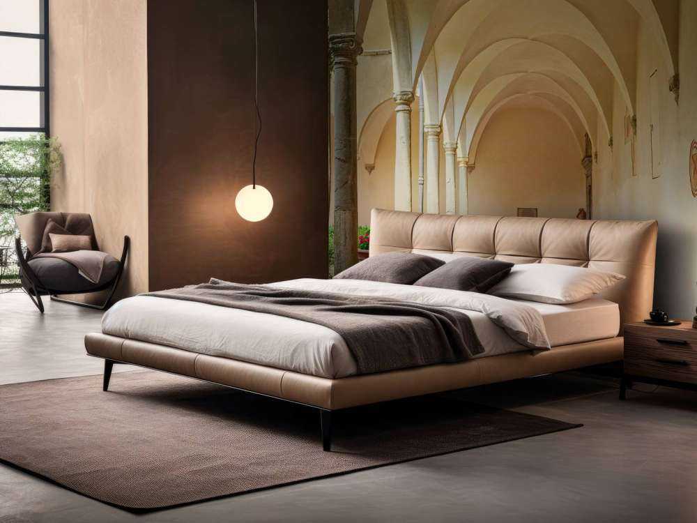 Innenhof mit Bögen und Pflanzen