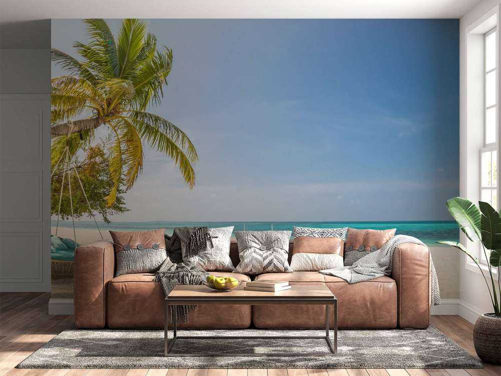 Tropischer Strand mit Schaukel