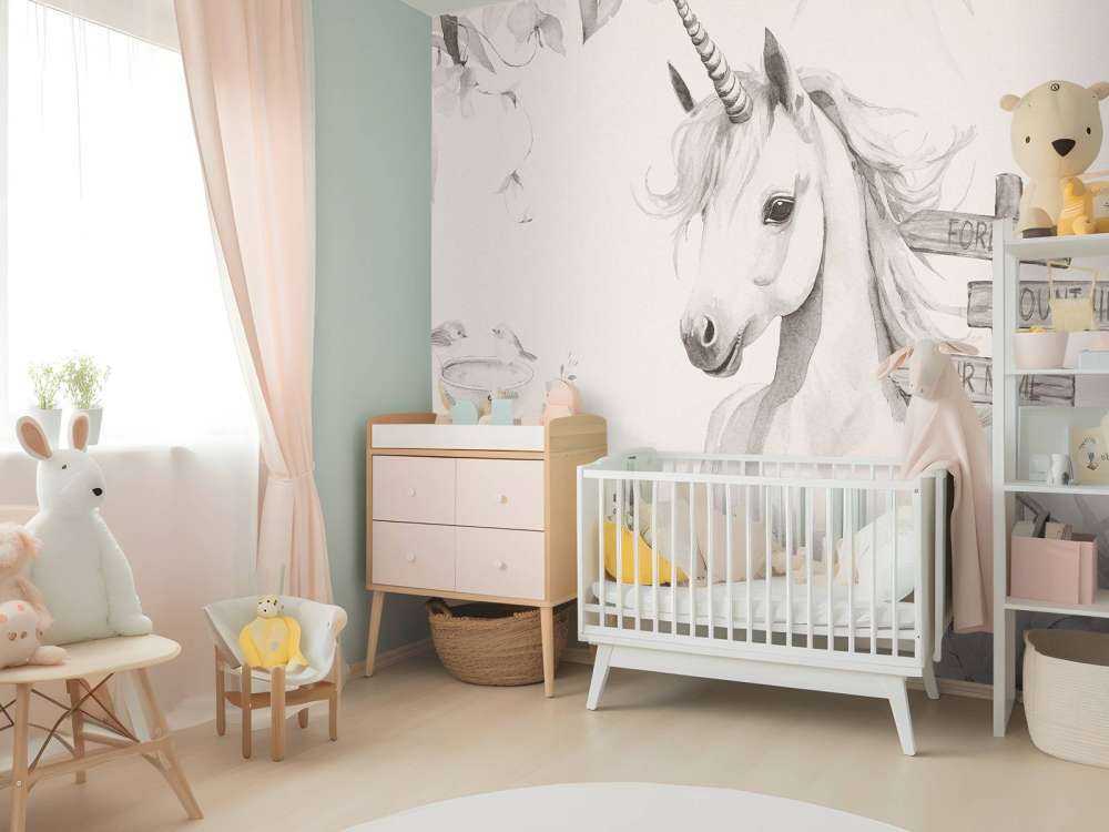Baby-Einhorn mit Pflanzen beige
