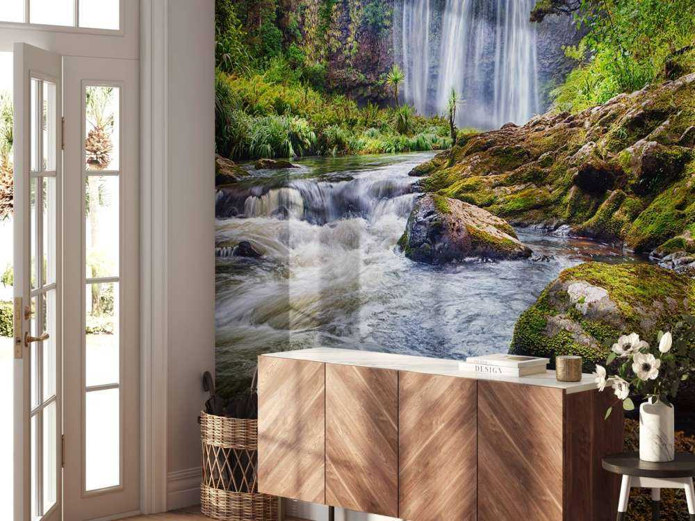 Wasserfall mit Steinen