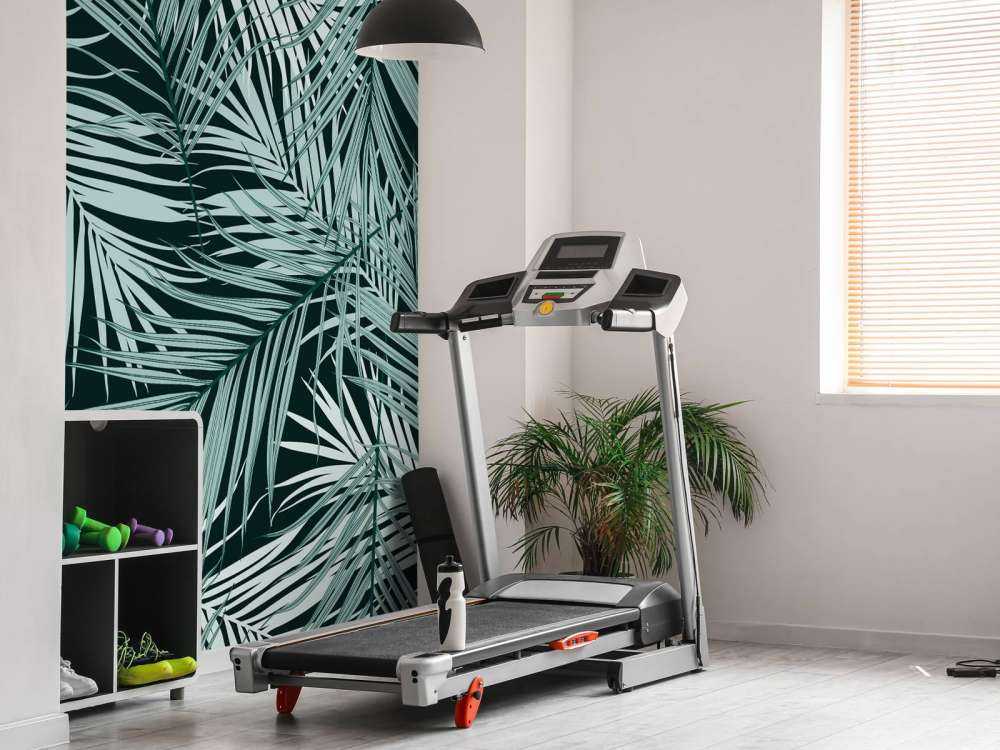 Tropische Blätter auf schwarzem Hintergrund