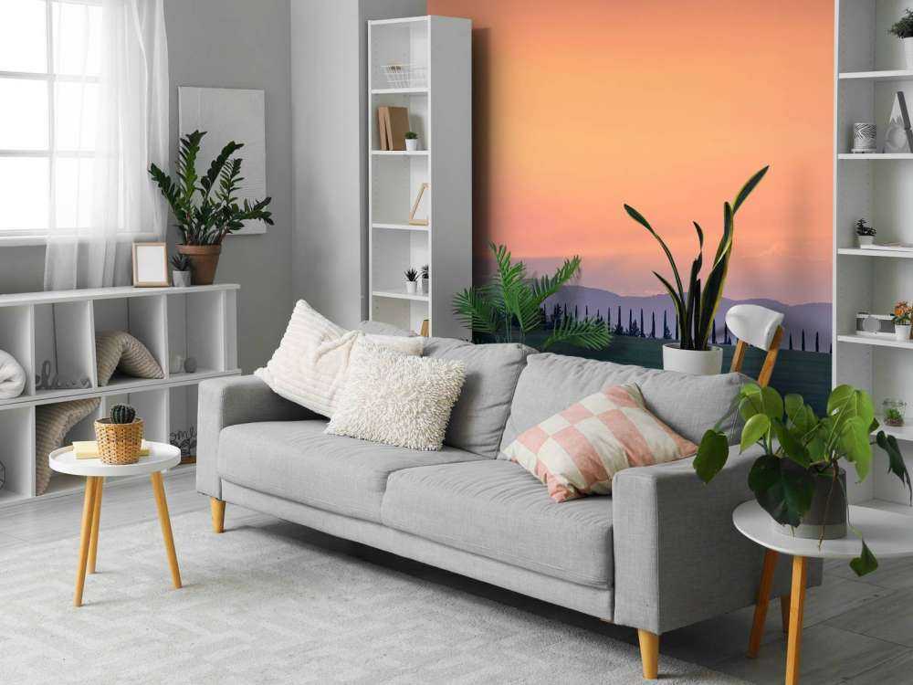 Italienische Landschaft mit orangefarbenem Himmel