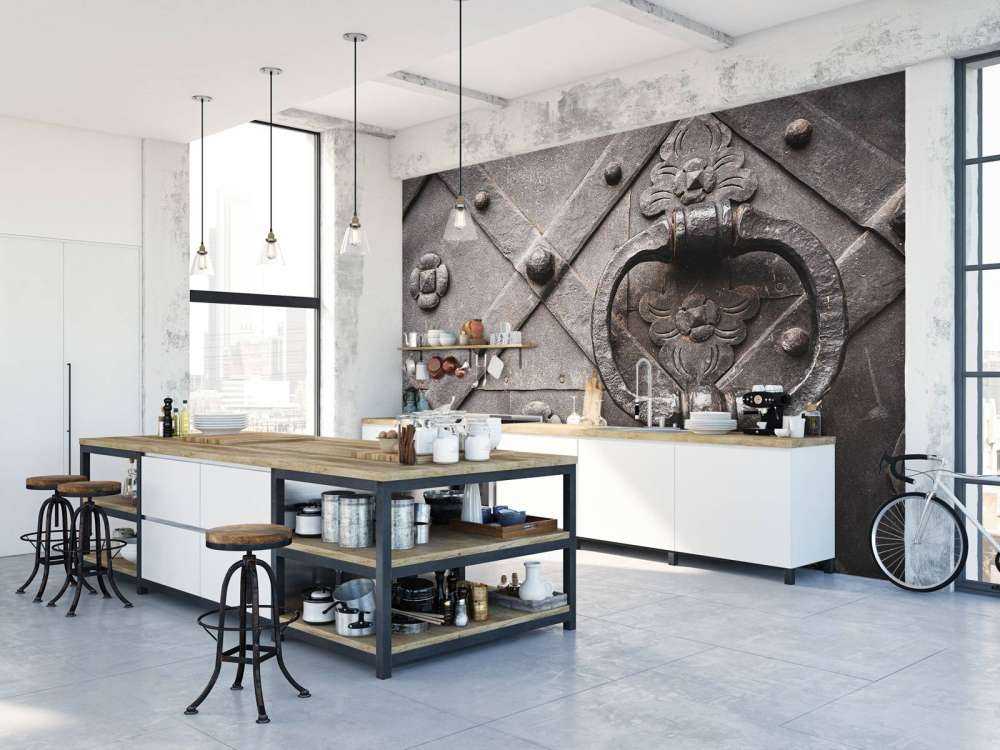 Alte Tür mit Hebel