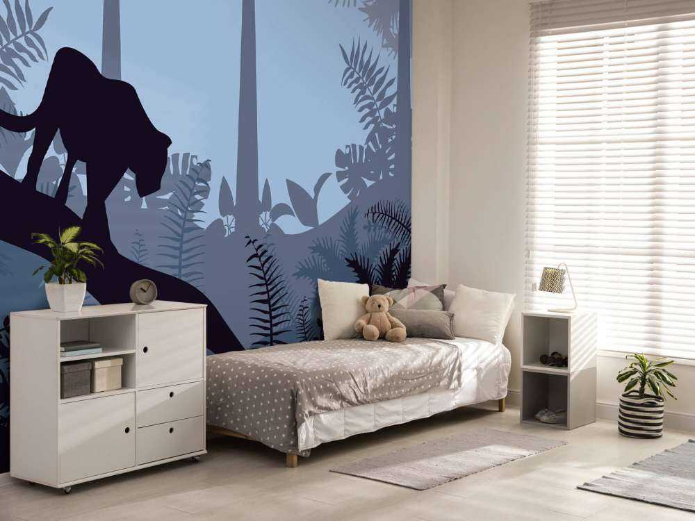 Leopard in einem blauen Dschungel