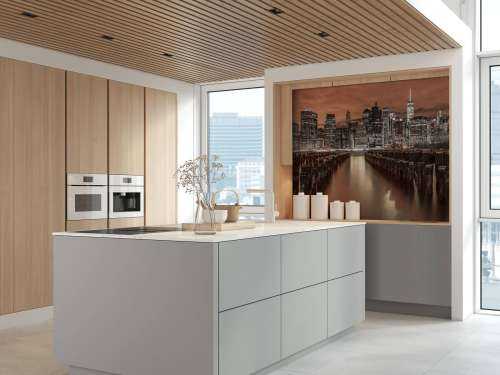 Skyline von Manhattan mit Wellenbrechern