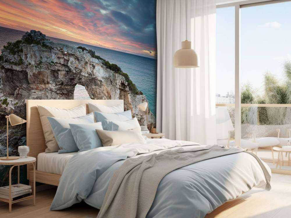 Gebogener Fels im Meer