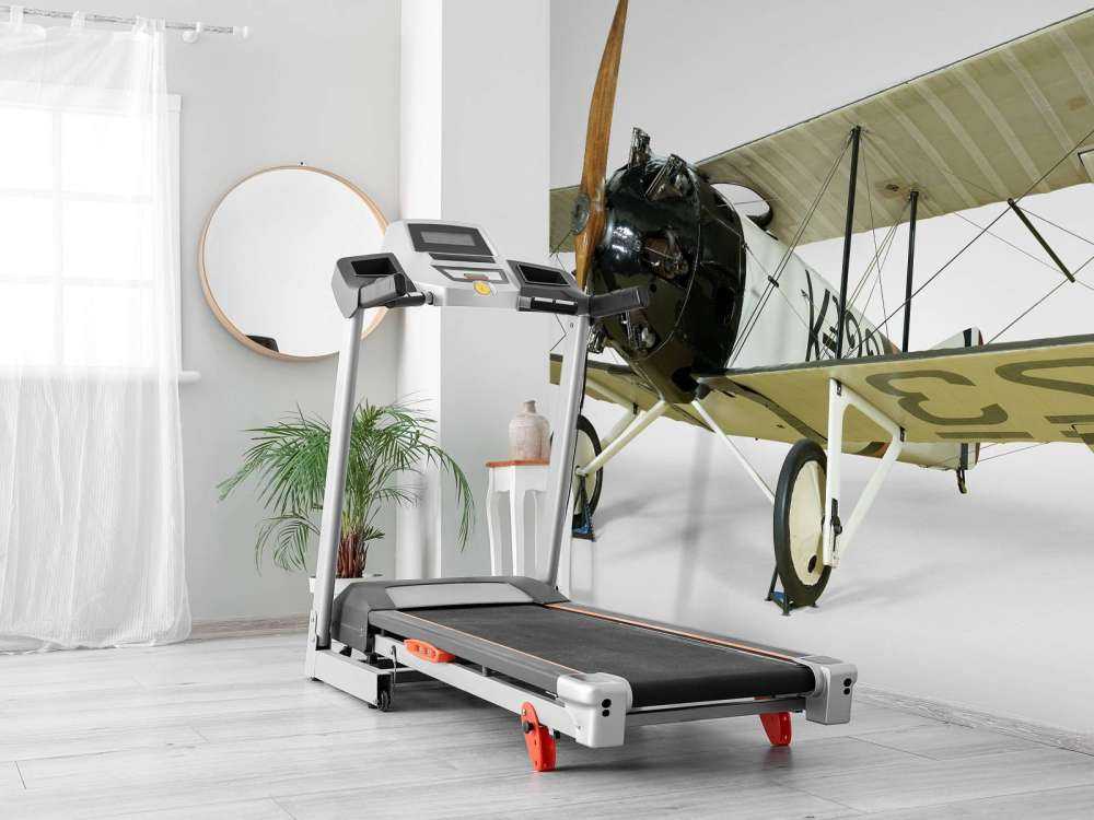 Altes Flugzeug FK 23 Bantam