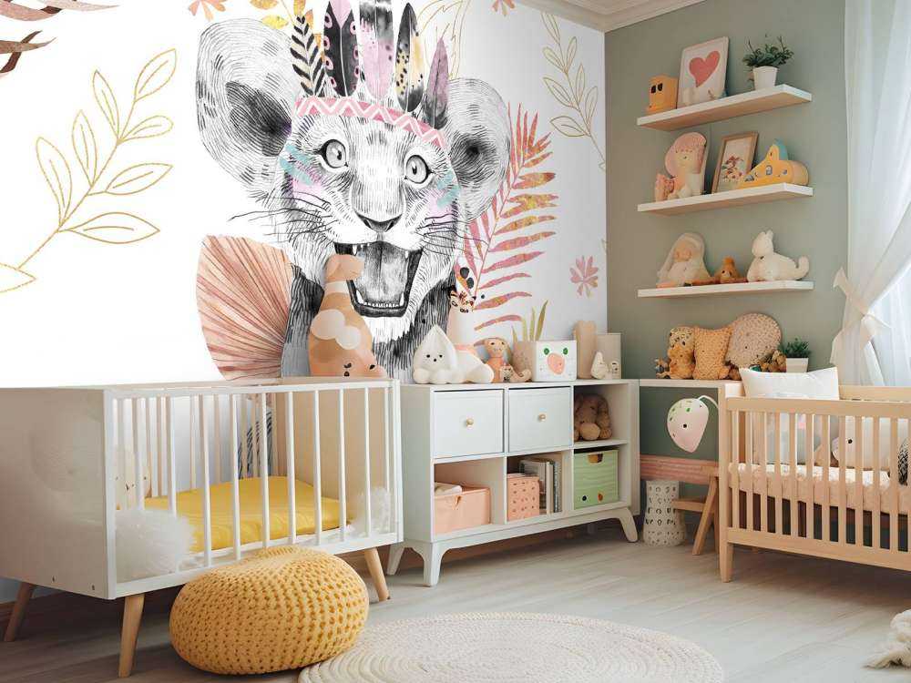Löwenbaby mit korallenroten und goldenen Blättern