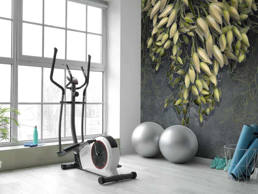 Weiße Blütenkelche auf dunkelgrauer Betonstruktur