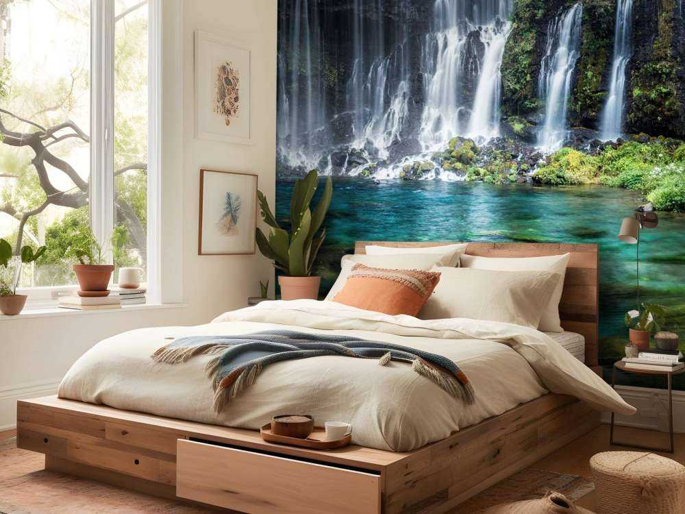 Wasserfallpanorama mit türkisblauem Wasser