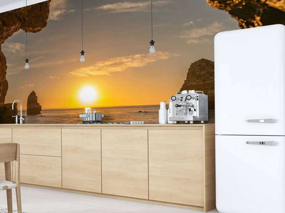 Sonnenaufgang aus einer Höhle