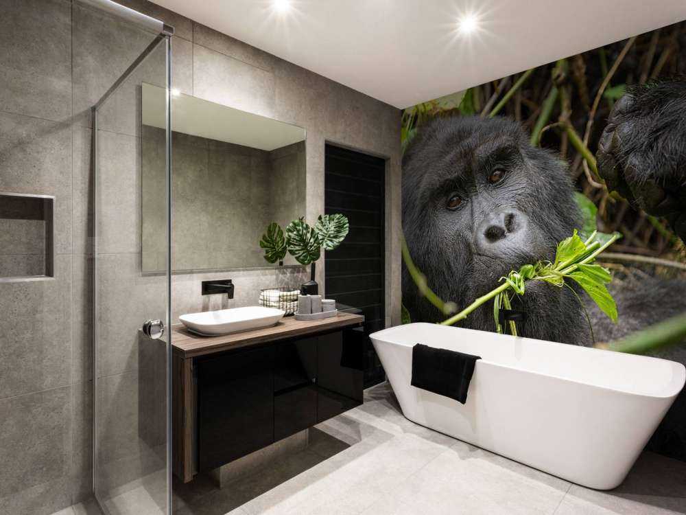Gorilla zwischen den Ästen