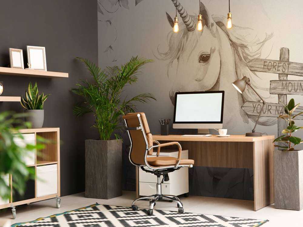 Baby-Einhorn mit Pflanzen beige