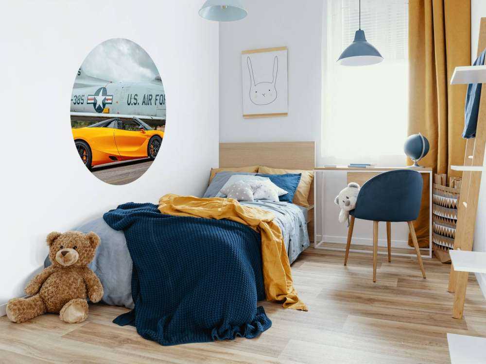 Supersportwagen und Kampfjet