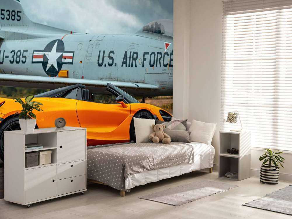 Supersportwagen und Kampfjet